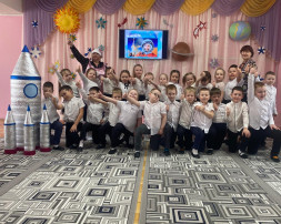 Если только захотим мы и в космос полетим Если только захотим мы и в космос полетим.